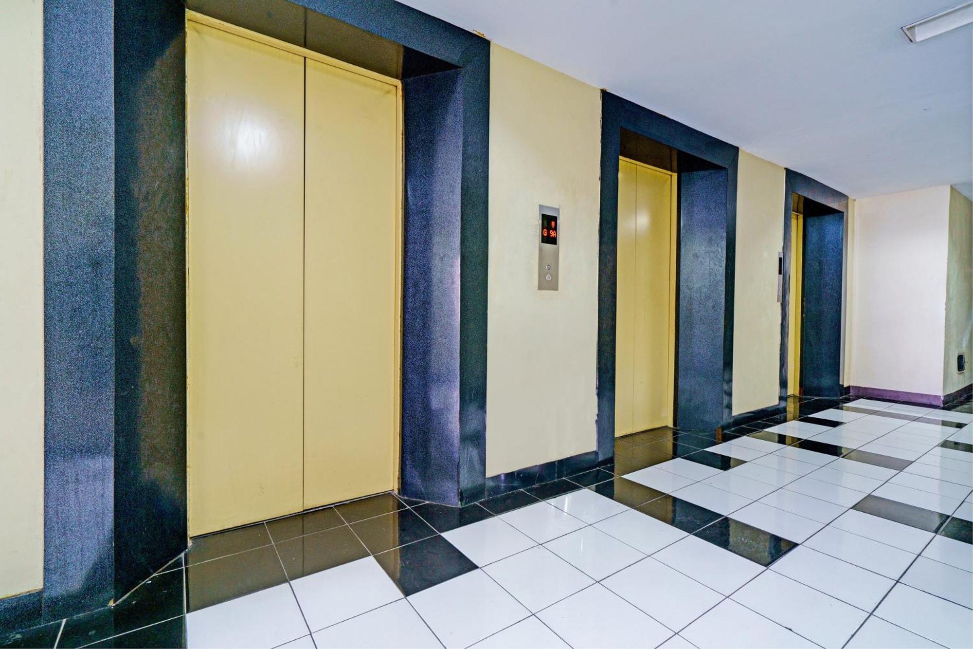 Oyo Life 93120 Apartement Gateway Cicadas By Sarana Cipta Mahakarya Bandung Exterior photo