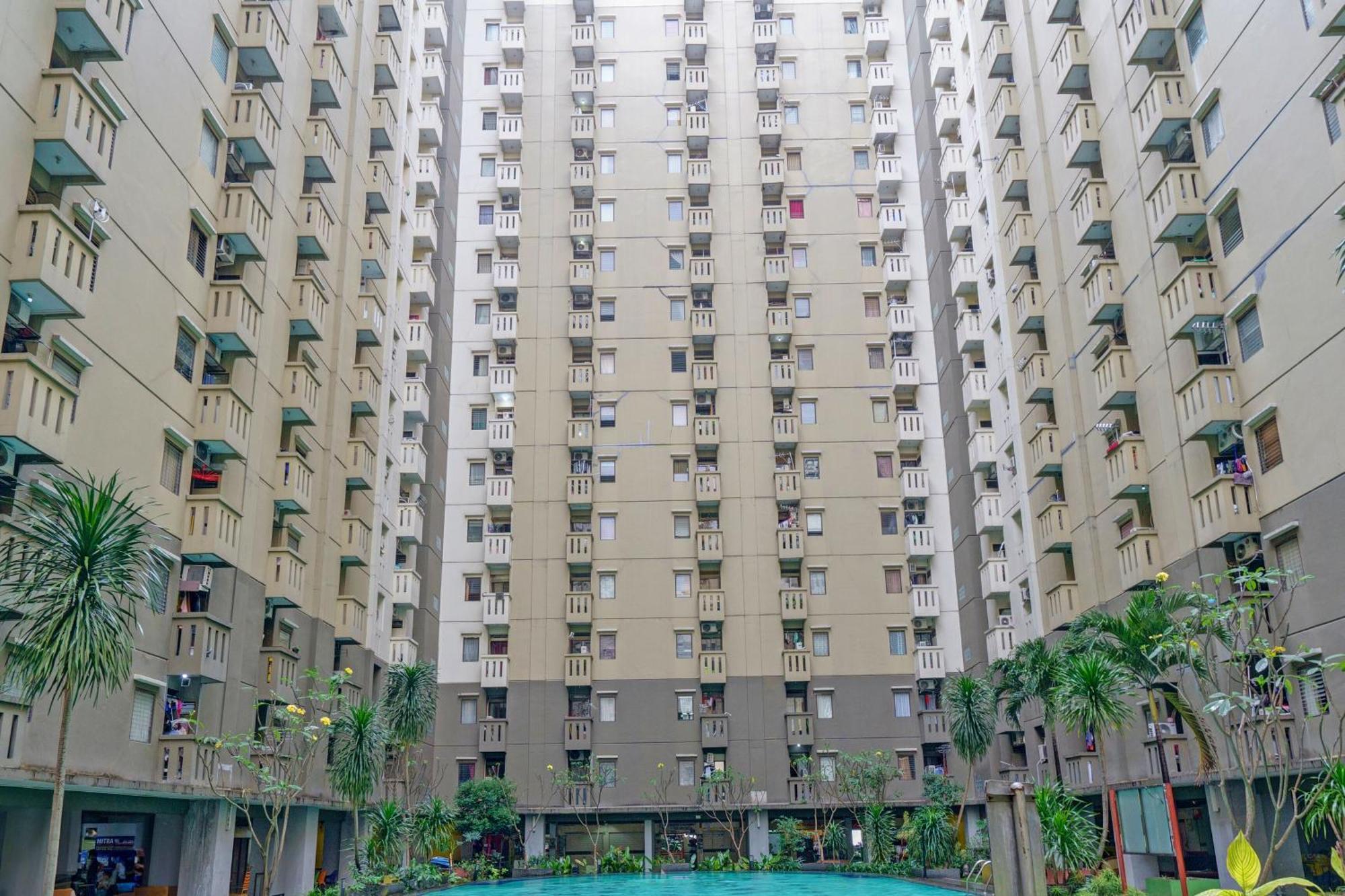 Oyo Life 93120 Apartement Gateway Cicadas By Sarana Cipta Mahakarya Bandung Exterior photo